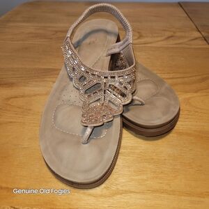 Annie Beaded Leaf Thong Sandals in Tan